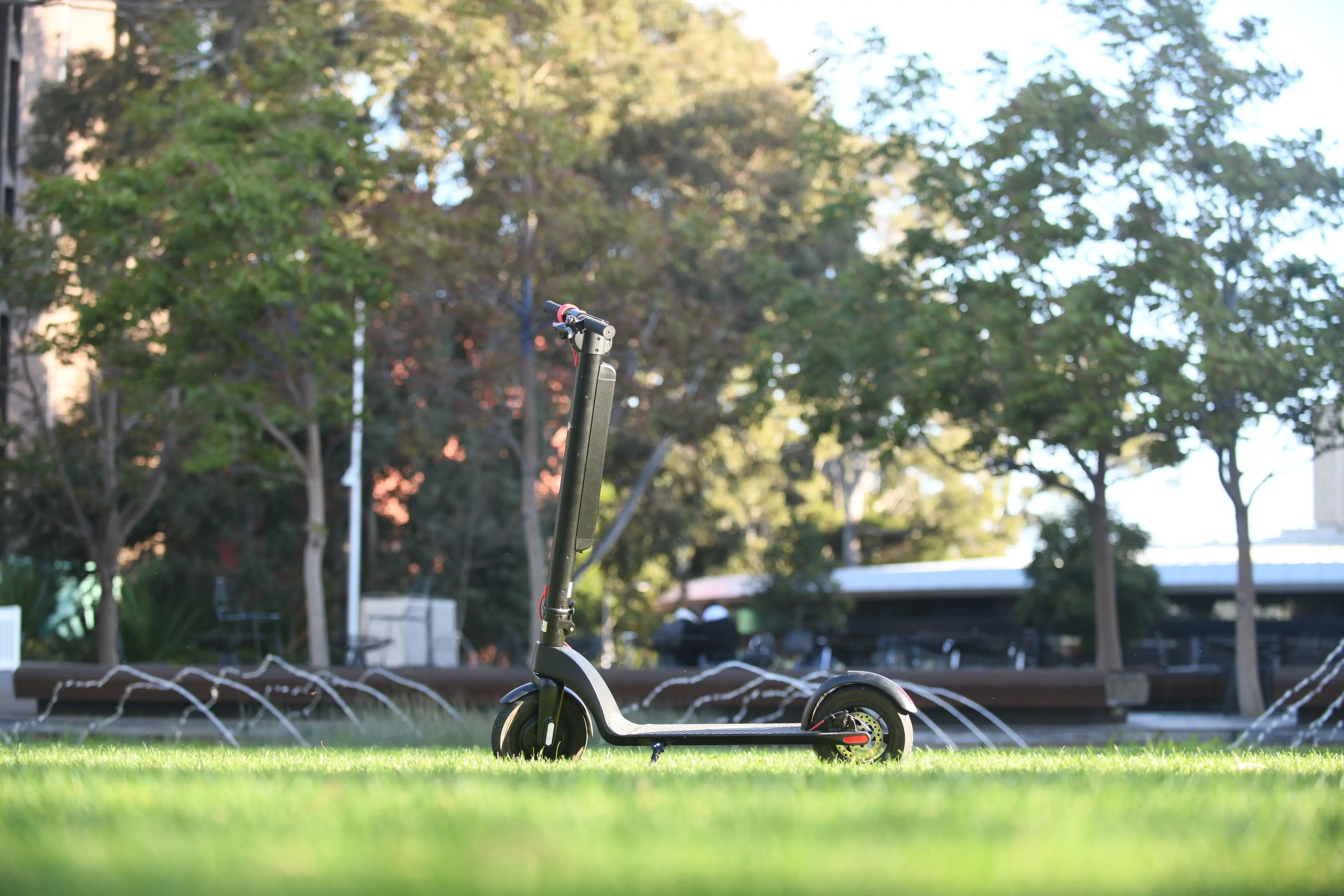 astro-electric-scooter-park